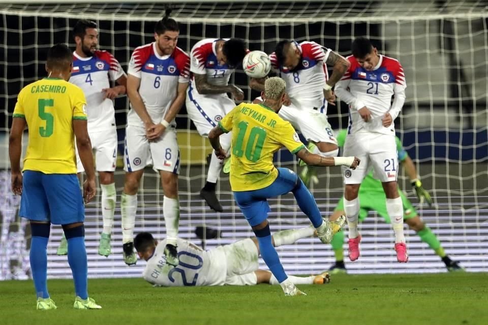 Neymar poco lució ante Chile.