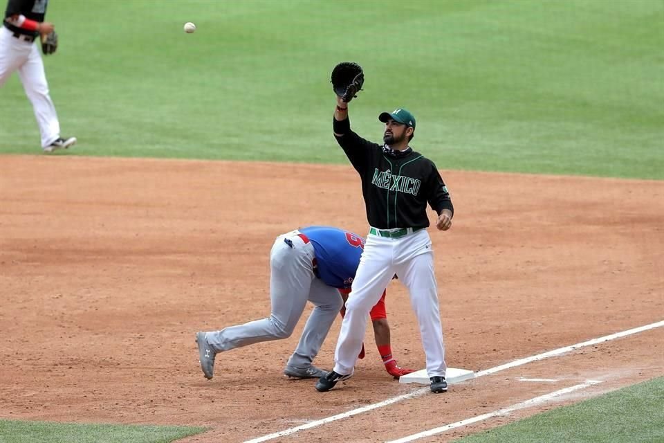 Adrián González está en la lista.