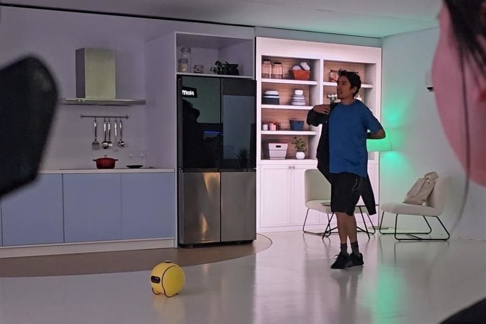 Ballie, el robot esférico de Samsung, presenta un proyector con el que amplifica la experiencia de entretenimiento en cualquier espacio.