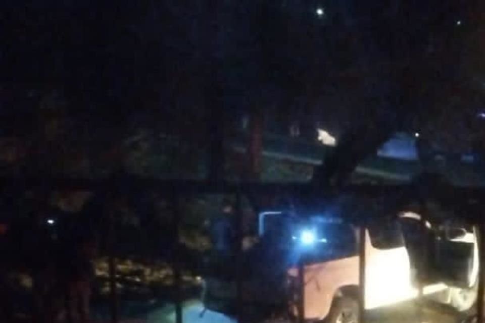 Reportan enfrentamiento de casi 40 minutos entre grupos contrarios de la delincuencia organizada en Encarnación de Díaz; deja saldo preliminar de un muerto.