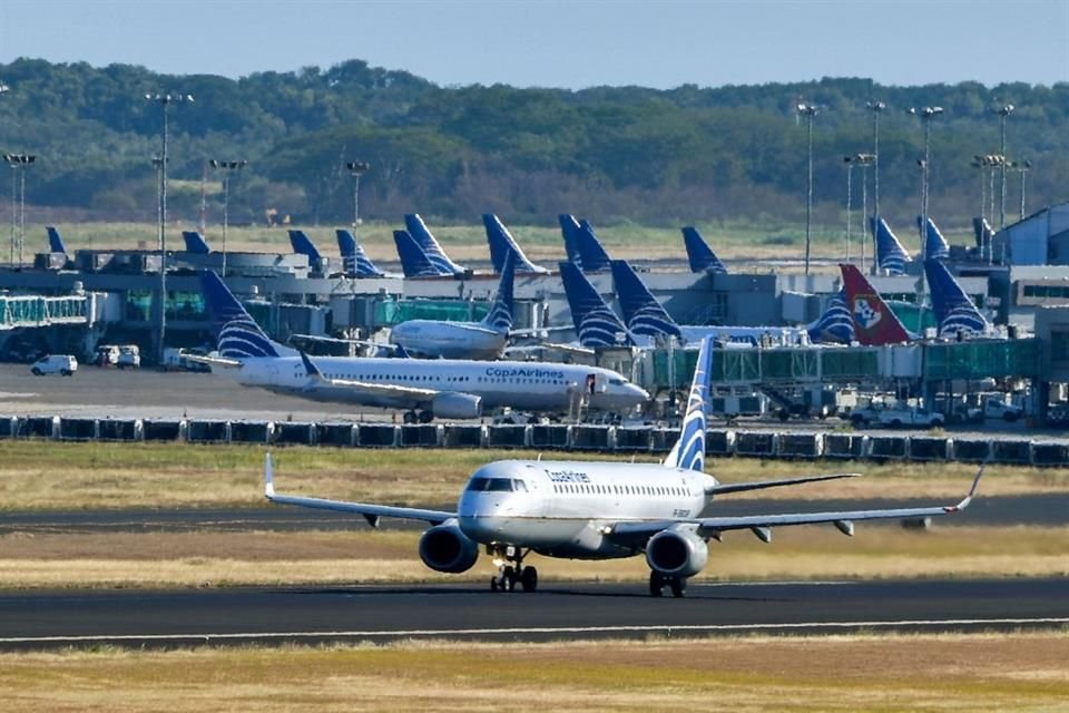 El vuelo 982 de Delta con destino a Bogotá, Colombia, se desplazaba por la pista antes de despegar en el Aeropuerto Internacional Hartsfield-Jackson en Atlanta cuando ocurrió el incidente.