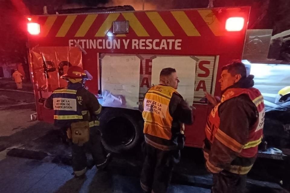 Bomberos de Guadalajara atendieron el reporte; participaron 60 elementos en el combate al fuego.