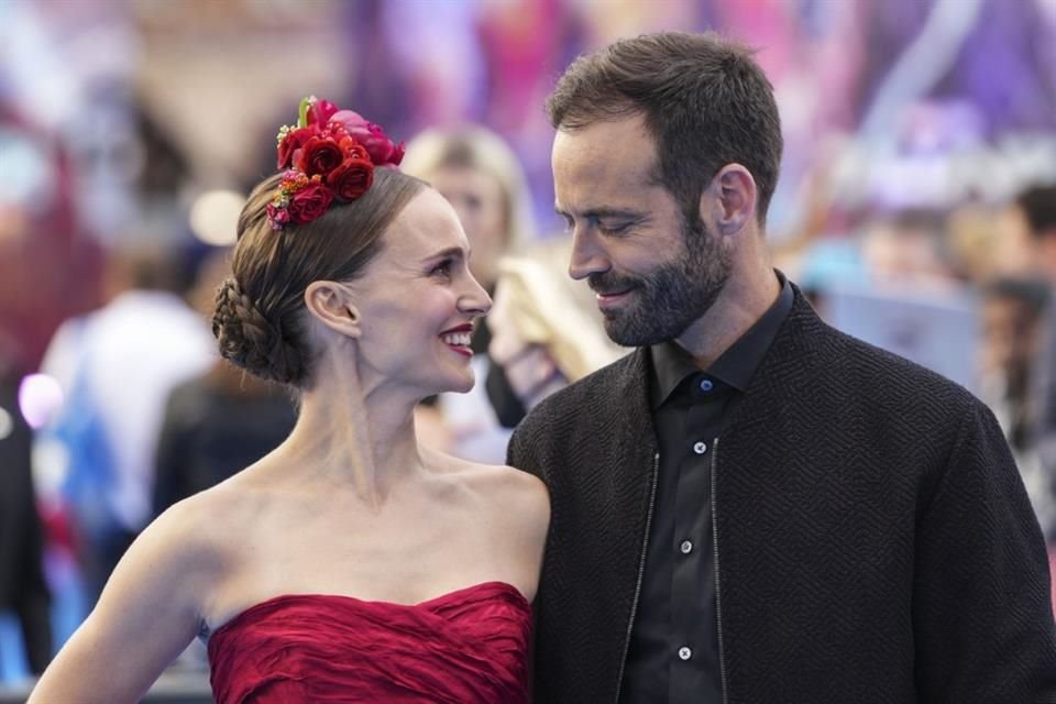 La actriz Natalie Portman busca averiguar como afrontar el divorcio antes de presentar los documentos oficialmente.