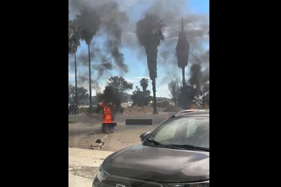 El bloqueo en la Carretera Santa Rosa-La Barca, se registró a la altura del poblado de Cuitzeo.