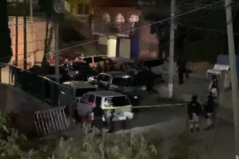 Luego de un segundo ataque,  los triupulantes de la camioneta que atacó a los policías fue abandonada.