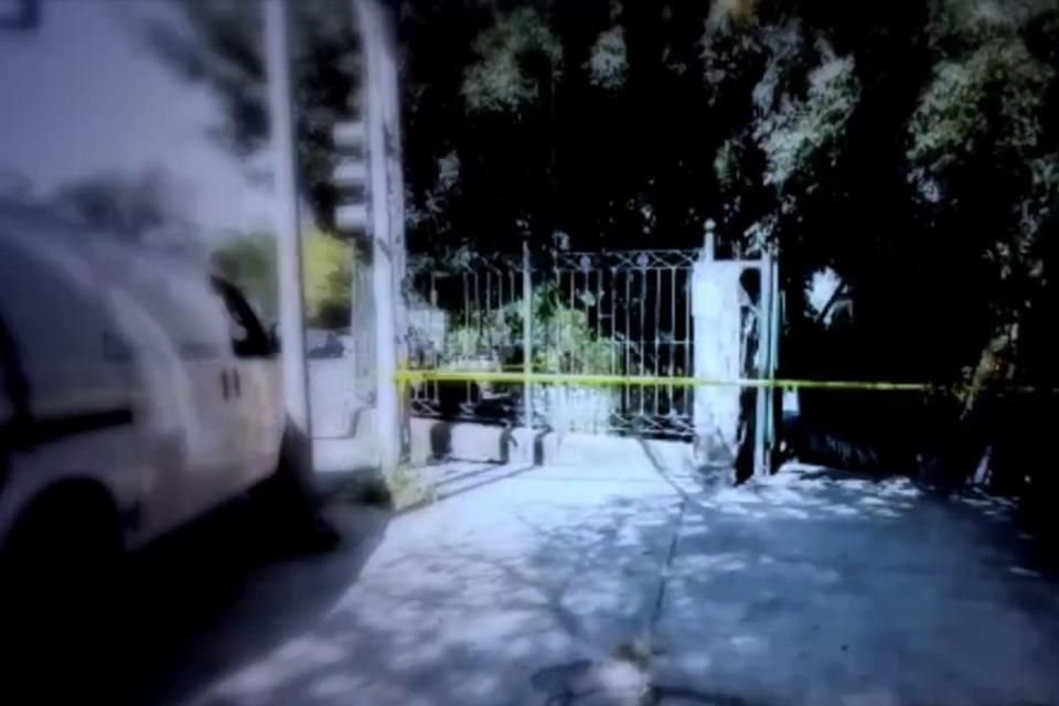 El cadáver de una mujer envuelta en una cobija y sobre una banca, fue hallado durante esta madrugada en el Centro de El Salto.