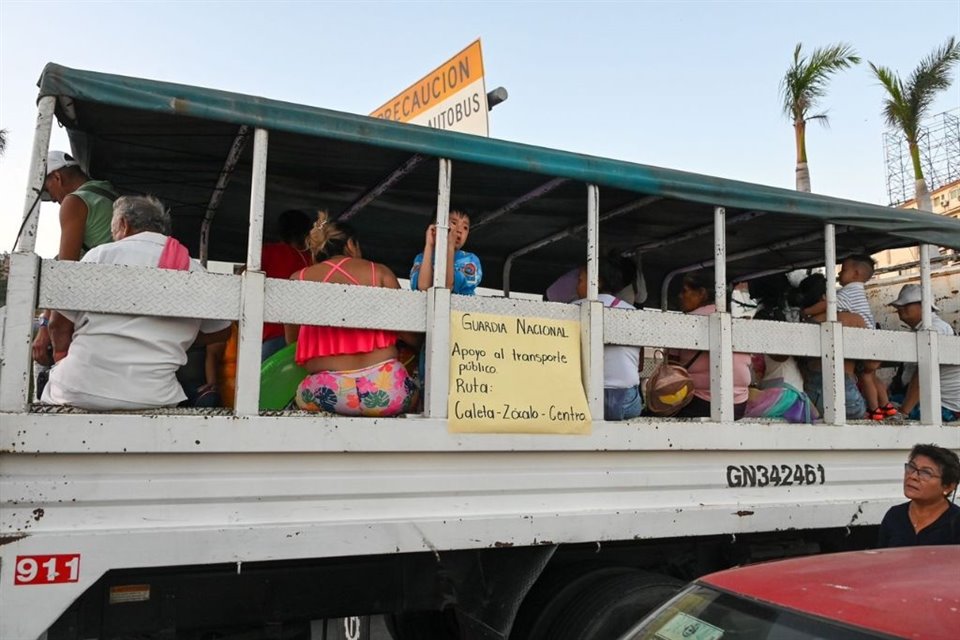 La Guardia Nacional implementó operativo para apoyar en el transporte público de Acapulco, Guerrero, ante crisis causada por violencia.