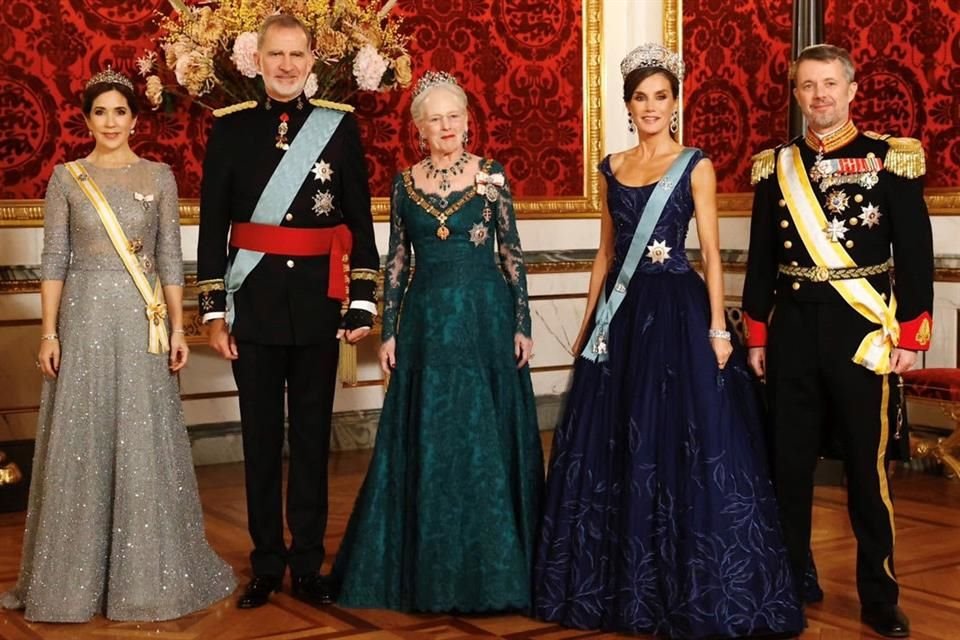 Con una foto de una de sus reuniones, el Rey Felipe VI y Letizia felicitaron a los nuevos reyes de Dinamarca.