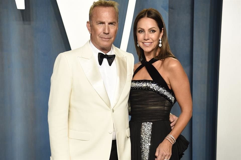 En junio del año pasado, Kevin Costner acusó a su ex de malgastar el dinero de manutención de sus hijos y exigir una cantidad exagerada que quería destinar a supuestas cirugías plásticas.