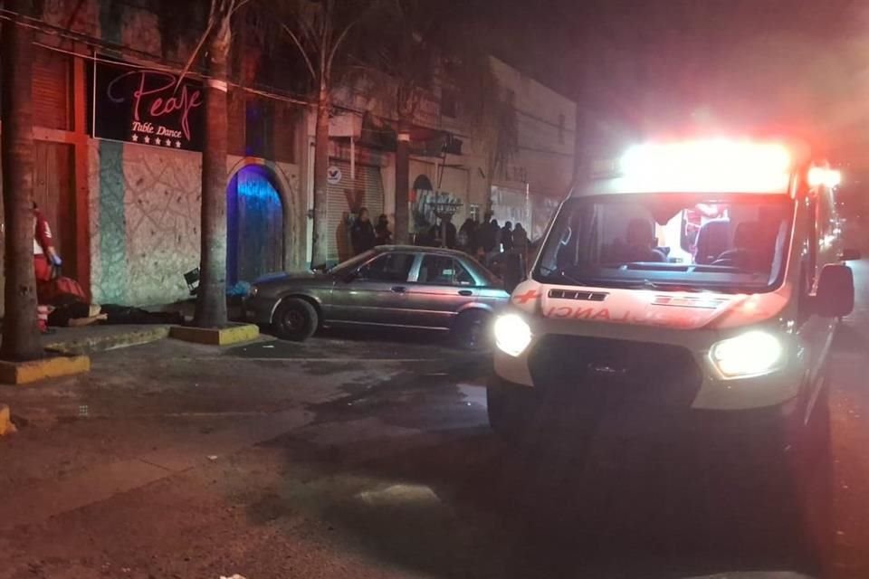 Luego de que se negaron a pagar la cuenta en un table dance en Santa María Tequepexpan, sujetos mataron al gerente, un guardia y un mesero.