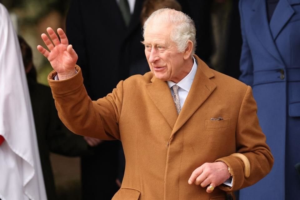 El rey británico suspendió sus actividades reales para atenderse.