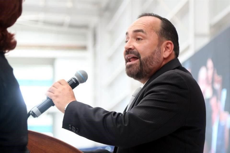 El Alcalde de Tonalá, Sergio Chávez, sugirió deuda para arranca 'Siapa de la basura', pero el interino de GDL, Francisco Ramírez, lo rechazó.