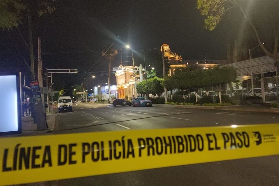 Un hombre que viajaba a bordo de una motocicleta murió luego de que fue embestido por la conductora de un BMW en la Colonia Americana.