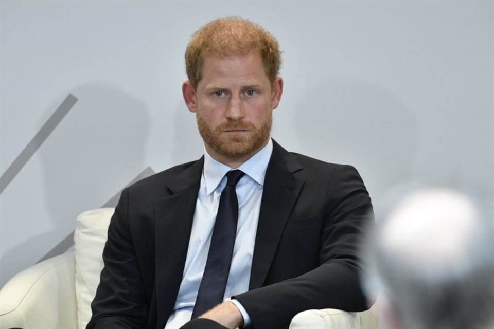 El Príncipe Enrique, hijo menor del Rey Carlos III, y su esposa Meghan, decidieron salir de la familia real en 2020 e instalarse en Estados Unidos.