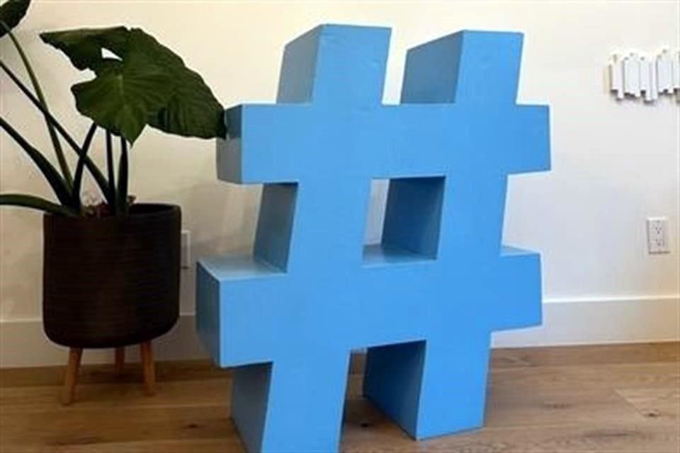 Las reliquias de Twitter están siendo adquiridas por ex empleados en subastas.