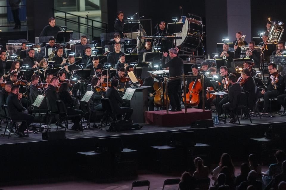 La Orquesta Filarmónica de Jalisco, dirigida por José Luis Castillo, ensayó ayer la musicalización del 'Acorazado de Potemkin'.