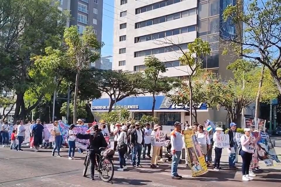 Miembros de colectivos de personas desaparecidas en Jalisco participaron en la marcha '¡Nos Están Matando!', que se replicó en al menos 10 ciudades.
