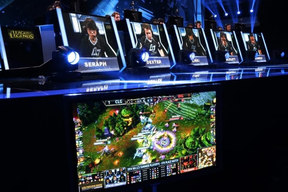 Sin duda, el producto más popular de Riot Games es League of Legends, un videojuego que también es un eSport con ligas en distintos países y cuenta con un campeonato mundial llamado Worlds.