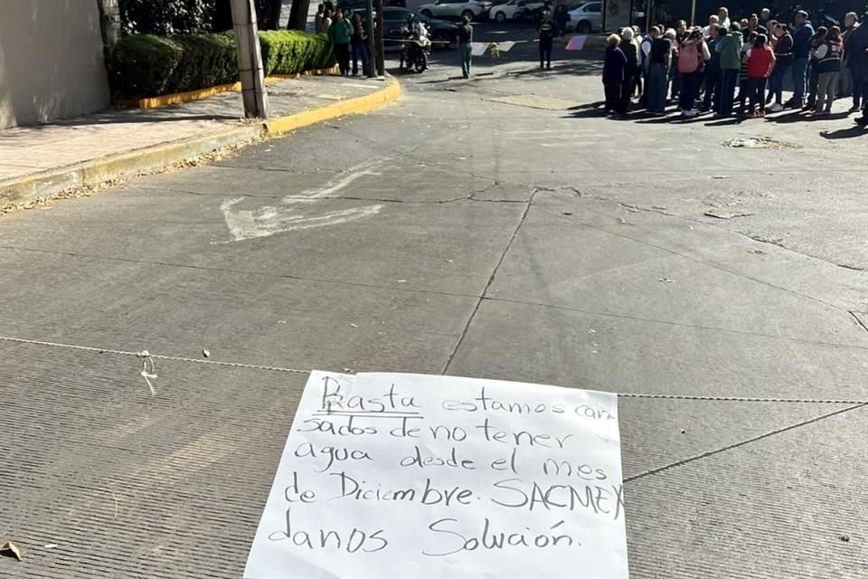 Vecinos de la Colonia Molino del Rey, en Miguel Hidalgo, bloquearon Alencastre y Alicama pues acusan falta de agua.  