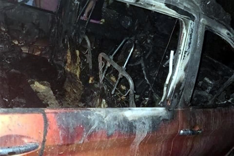 Un hombre fue obligado a bajar de su camioneta, la cual fue incendiada por sicarios en Macuspana, Tabasco.