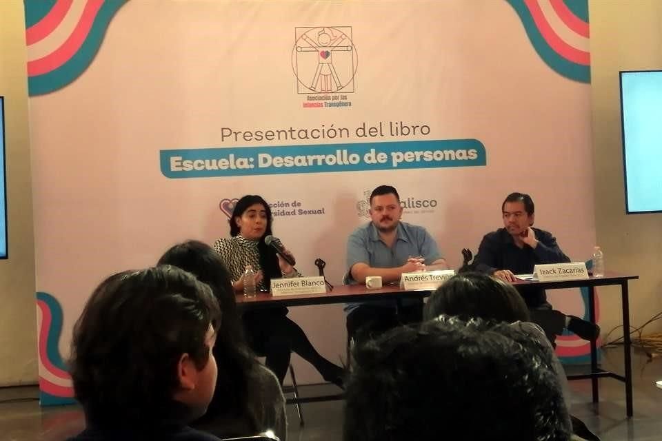 Jennifer Blanco (izq. a der.), directora de la Asociación por las Infancias Trans; Andrés Treviño, director de Diversidad Sexual; Izacl Zacarías, presidente de Impulso Trans.