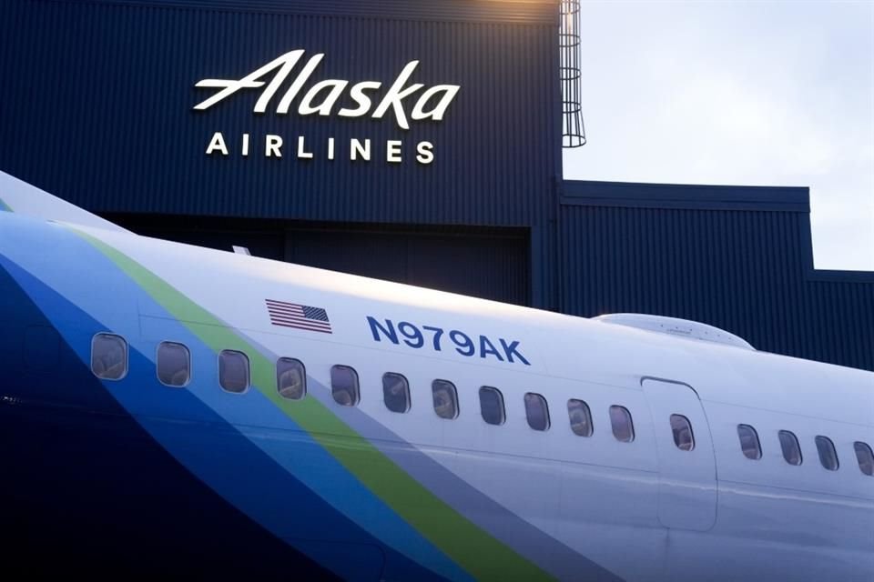 La mala racha en modelos de Boeing comenzó el 5 de enero con la pérdida de un perno en un avión de Alaska Airlines.