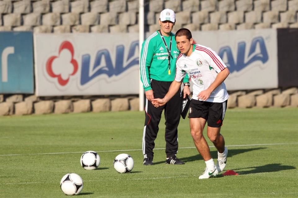 José Manuel 'Chepo' de la Torre y 'Chicharito' en la Selección Mexicana.