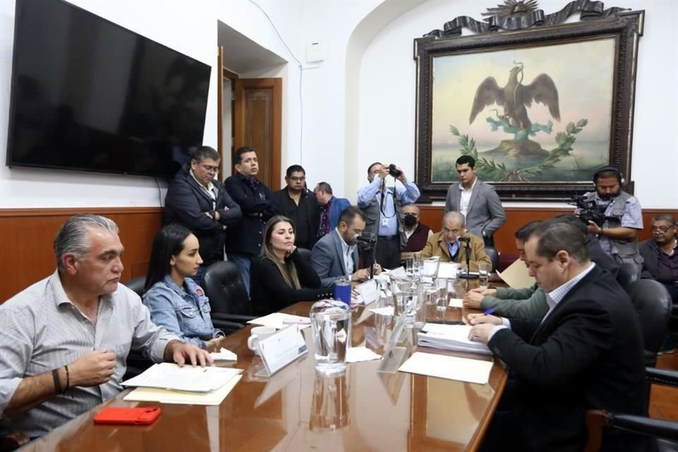 La sesión se prolongó hasta la madrugada de este viernes.