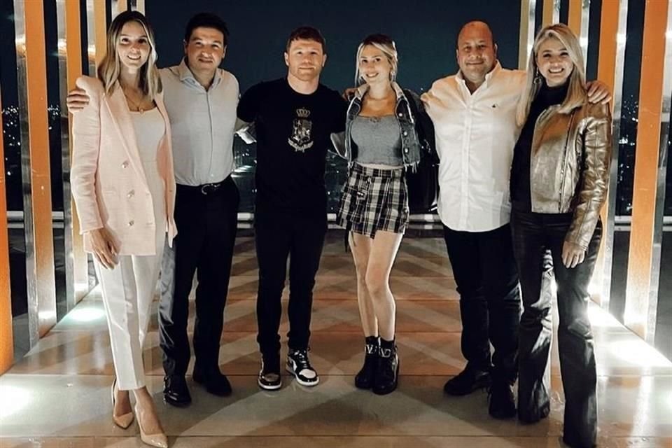 La pareja también convivió, previo a la fiesta, con el Gobernador Enrique Alfaro y su esposa Joanna Santillán; Samuel García, Gobernador electo de Nuevo León y su esposa Mariana Rodríguez.