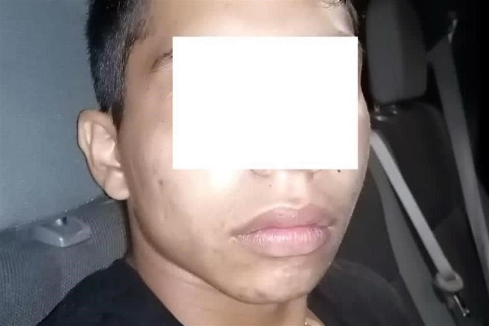 Ricardo Alan, de 19 años, fue detenido con un arma blanca y los objetos robados.