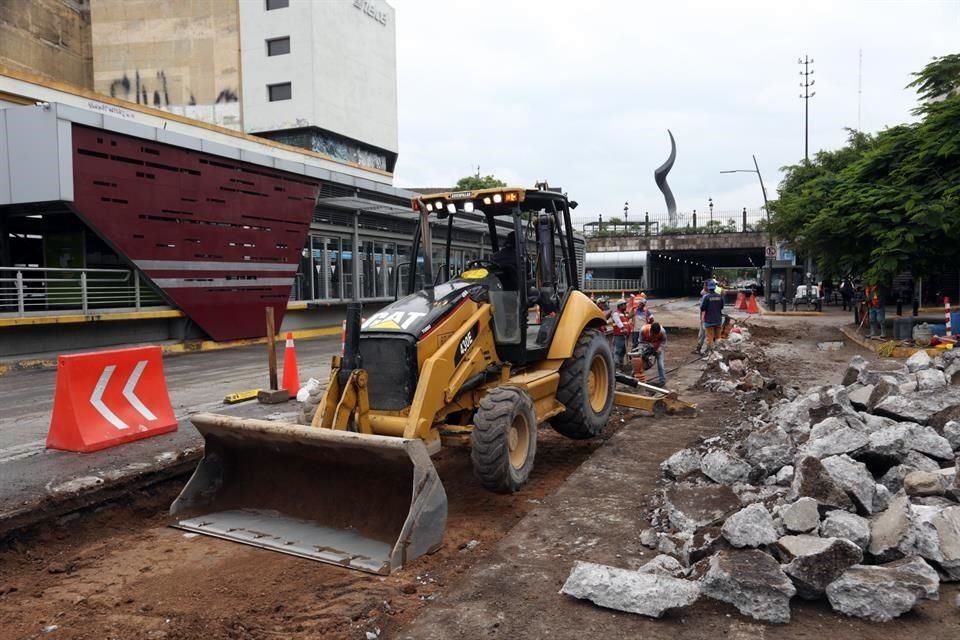 Debido al cierre vial sobre esta arteria desde temprana hora del sábado, el caos vial en los alrededores colapsó calles como Obregón, Gigantes y aledañas.