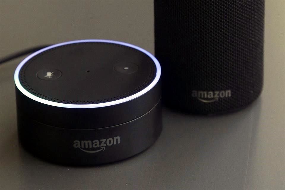 Padres de niñas llamadas 'Alexa' piden a Amazon cambiar el nombre de su asistente virtual ante las burlas que reciben las menores.
