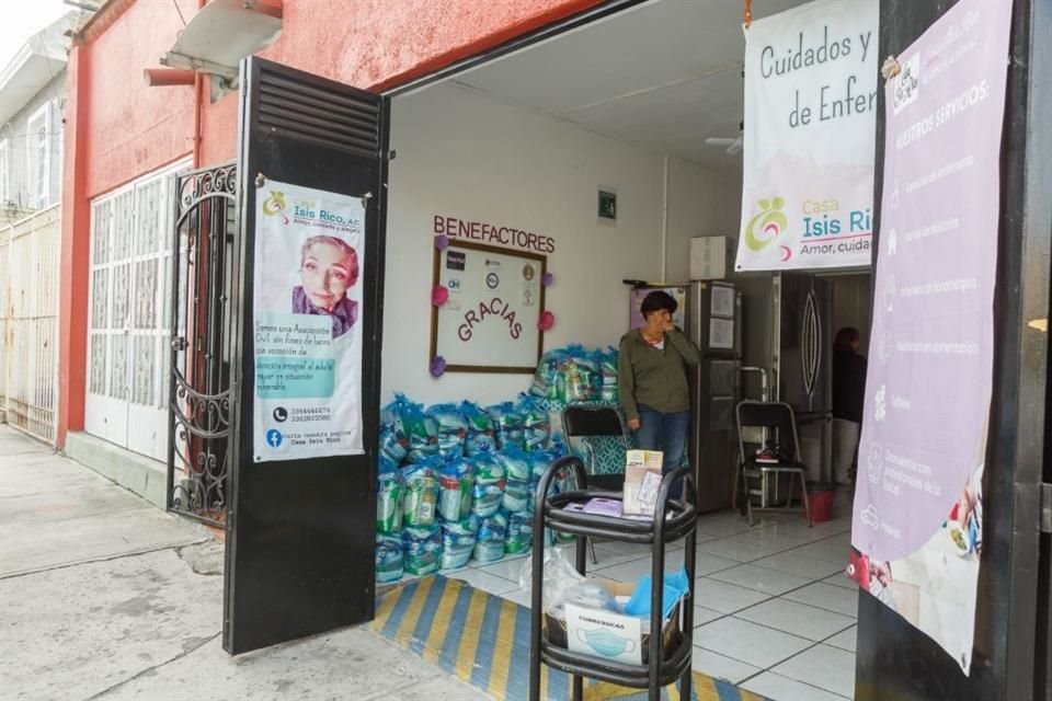 La Casa Isis Rico brinda apoyo a adultos mayores con asistencia alimentaria, servicios de enfermería, podología, psicología,  talleres y otros servicio de ayuda.