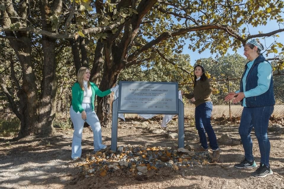 Develaron una placa en homenaje a Aristóteles Sandoval por su participación en el freno a Santa Anita Hills.
