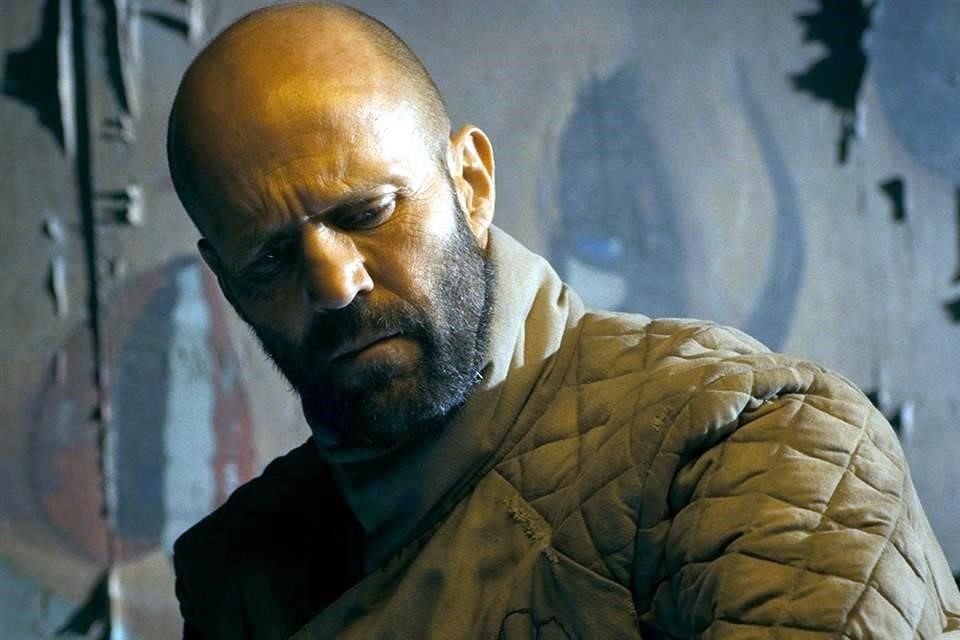 Jason Statham protagoniza 'Beekeeper', un filme de acción y venganza lleno de adrenalina.