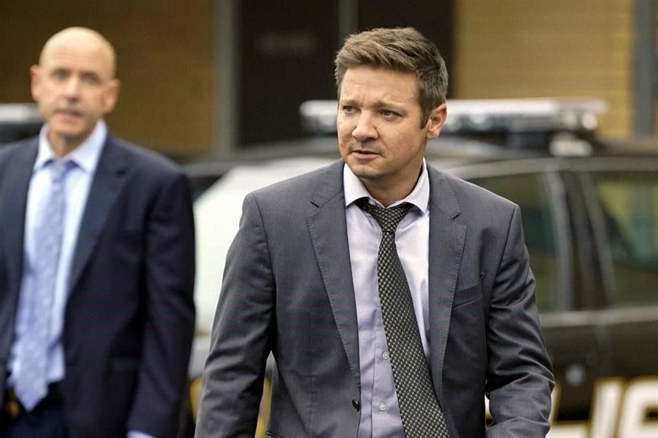 Renner se mostró emocionado de estar de vuelta en el set, aunque dice que todavía tiene miedo de caerse o sufrir otro accidente.