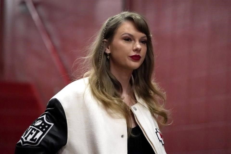 Por ejemplo, si se busca en X alguna frase que lleve la palabra 'Taylor Swift', se arroja en su lugar un mensaje de error para 'volver a intentar' la búsqueda.