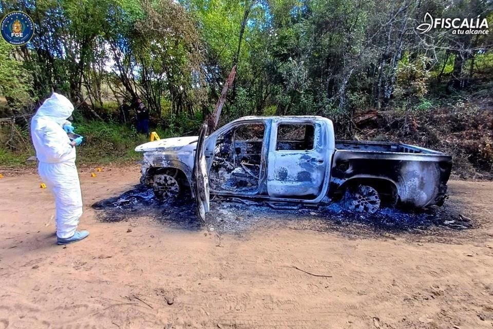 El vehículo incendiado fue localizado sobre un camino de terracería que comunica los poblados de Platanillo-Lomillos, en el Municipio de San Miguel Totolapan, en Guerrero.