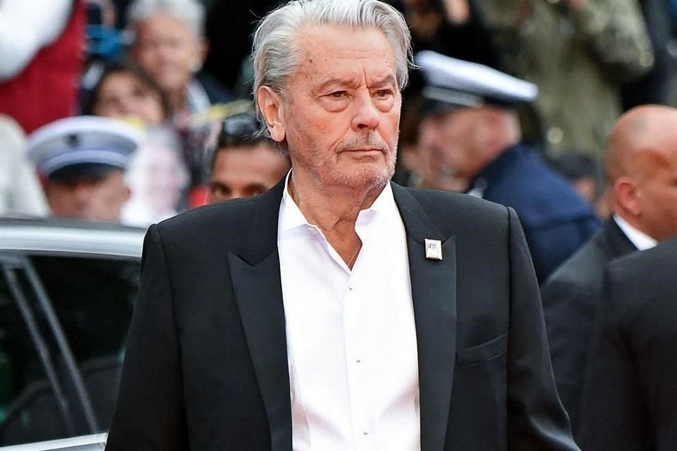 La justicia de Francia designó un representante legal para asistir al actor Alain Delon, de 88 años, para su seguimiento médico y cuidado.