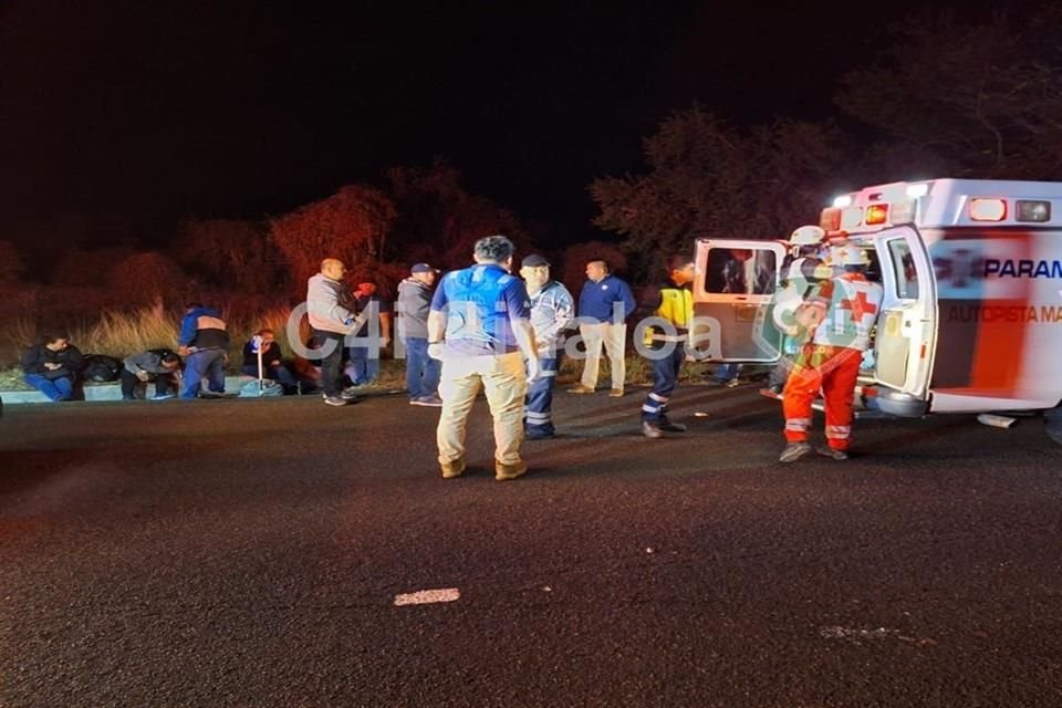 Un choque se registró la madrugada de este martes en la Maxipista Mazatlán - Culiacán y de manera preliminar se reportan al menos 20 personas fallecidas, así como otra veintena de heridos.