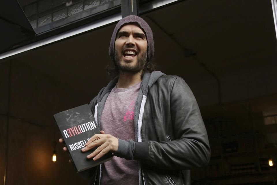 Russell Brand admitió que ser promiscuo en el pasado le está causando estos problemas ahora, pero reafirmó que jamás violó a nadie.