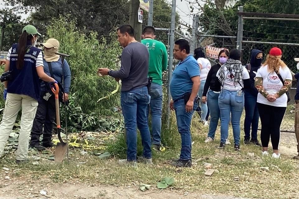 Por tercer día, la Fiscalía del Estado acudió a revisar el predio donde se ubica la torre abandonada en la Colonia Colli Sitio, en Zapopan.