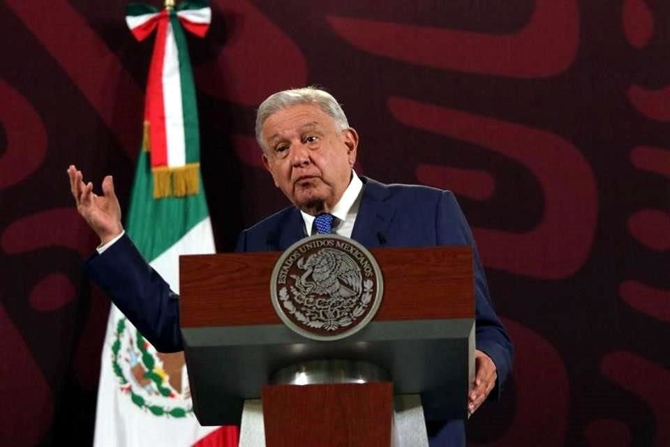 AMLO durante conferencia mañanera en Palacio Nacional.