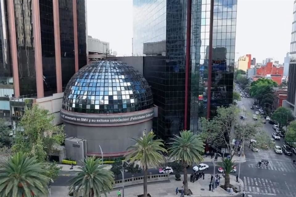 La Bolsa Mexicana de Valores, con 27%, lidera el rendimiento entre los mercados del mundo este año, hasta el 20 de mayo.