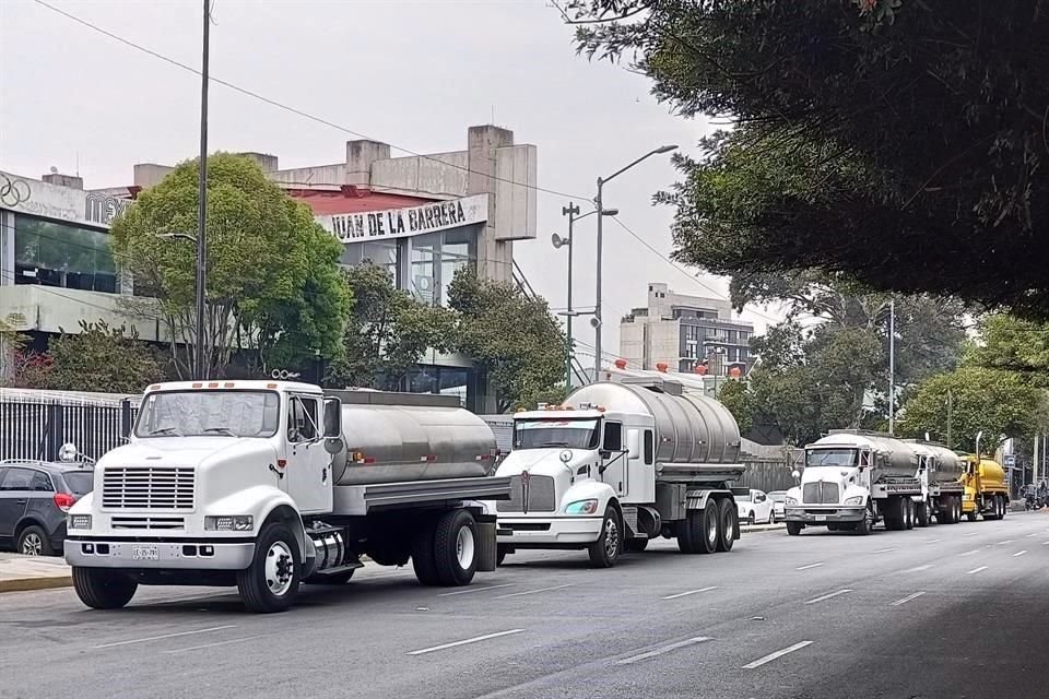 La calidad del agua que los capitalinos reciben a través de pipas es una nueva preocupación.