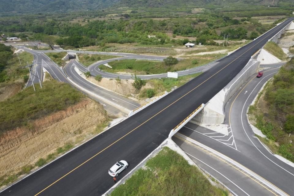 Una red carretera en mal estado incrementa los costos de transporte, alertó CMIC.