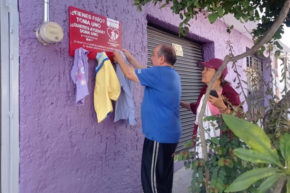 Los percheros comunitarios de Proa 31 reparten suéteres, cobijas y despensas por todo Jalisco y otros 14 Estados.