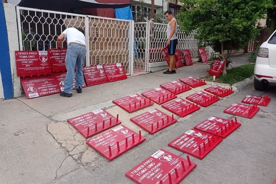 Los percheros comunitarios de Proa 31 reparten suéteres, cobijas y despensas por todo Jalisco y otros 14 Estados.