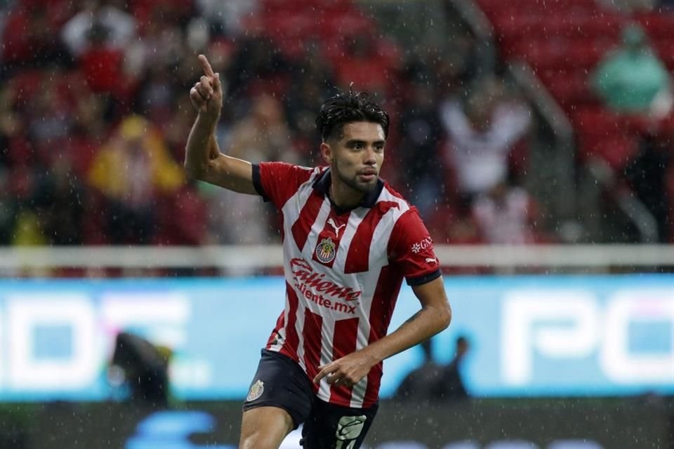 Sin muchos reflectores, Ricardo Marín se ha ganado a los Chivahermanos.
