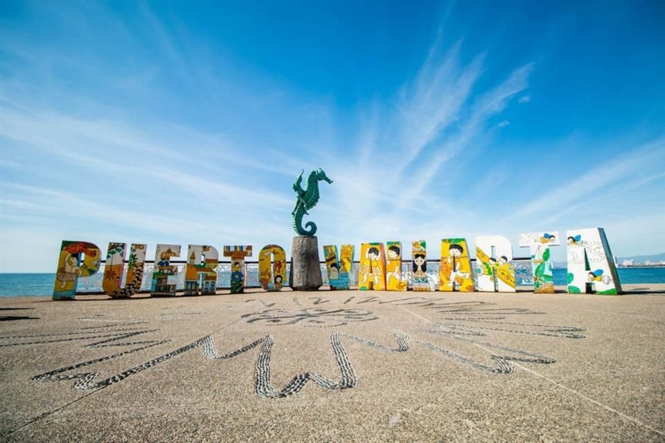 Los destinos de Jalisco más concurridos por turistas extranjeros son el Área Metropolitana de Guadalajara, Puerto Vallarta, Chapala, Costalegre y San Juan de los Lagos.